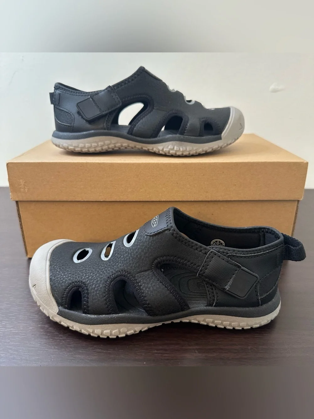 KEEN Stingray Slip-On Sandals Black Gray Hook & Loop Size 2 Unisex Kids New